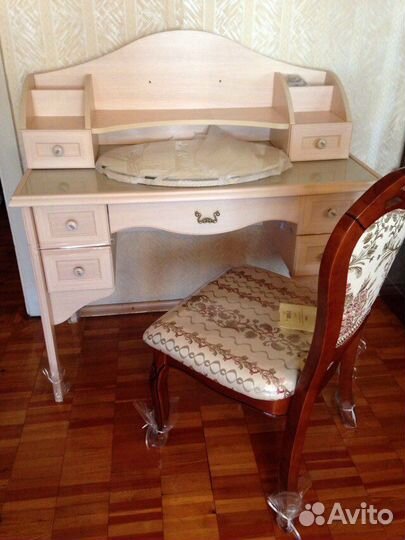 Стол туалетный
