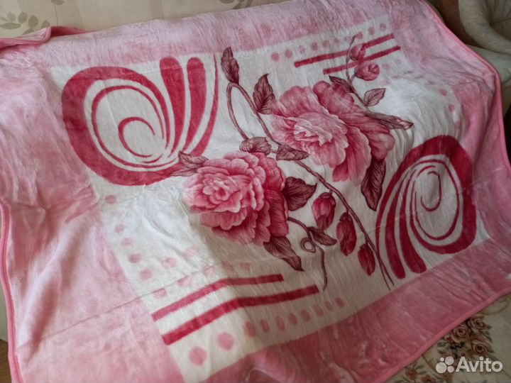 Пледы и покрывало