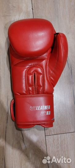 Боксерские перчатки 10 oz clinch