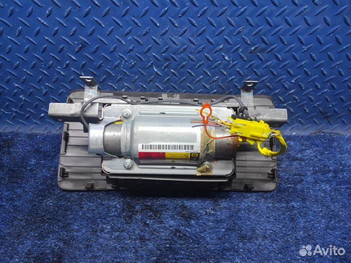 Подушка безопасности в торпеду Cadillac Escalade 3