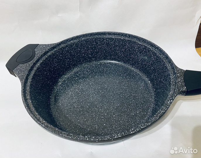 Набор кастрюль и сковородки