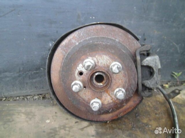 Суппорт задний правый Toyota Highlander 2 XU40