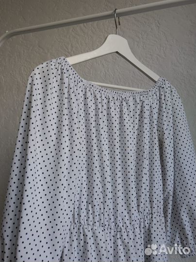 Платье белое в горошек