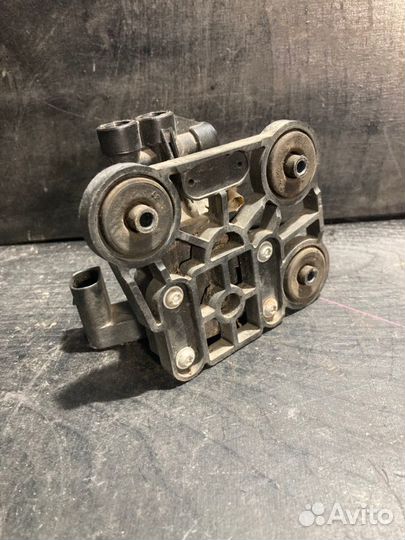 Блок клапанов пневмоподвески Land Rover Range