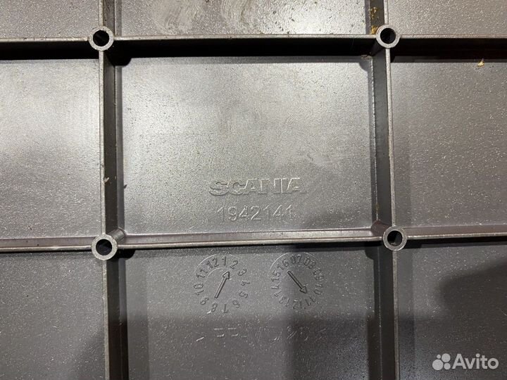 Ниша в консоль центральная Scania 5-series