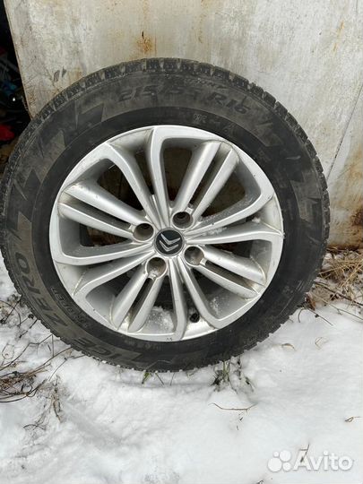 Pirelli Ice Zero 215/55 R16 97T