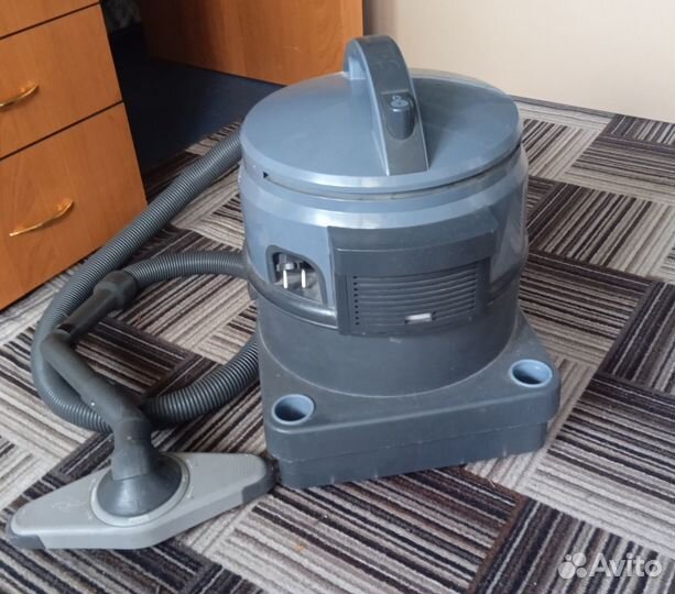 Пылесос Philips Triathlon 1400W с насадками