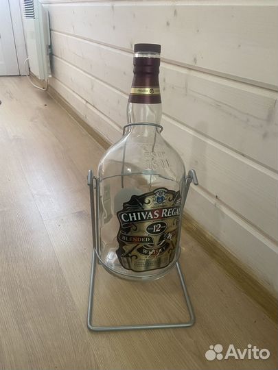 Бутылка на качелях