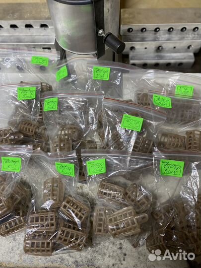 Кормушка фидерная пластик