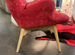 Дизайнерское красное кресло, новое, ножки дерево