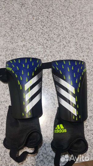 Футбольные щитки