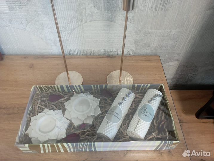 Ароматизированные свечи и подсвечники