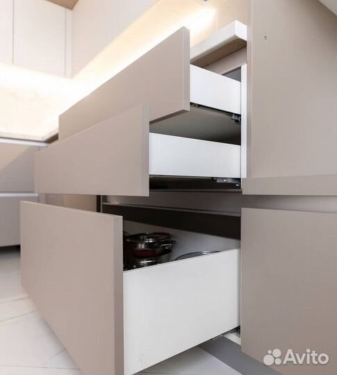 Кухонный гарнитур в студию