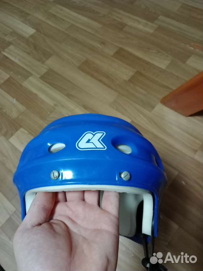 Хоккейный шлем