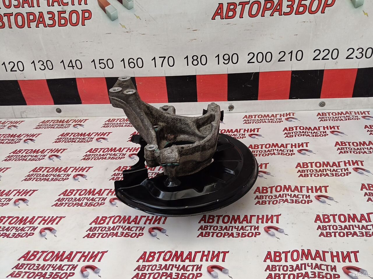 Цапфа задняя левая в сборе Jac J7