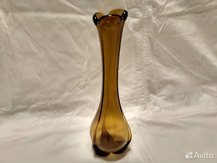 Интерьерная ваза. Гутное стекло. Для одного цветка