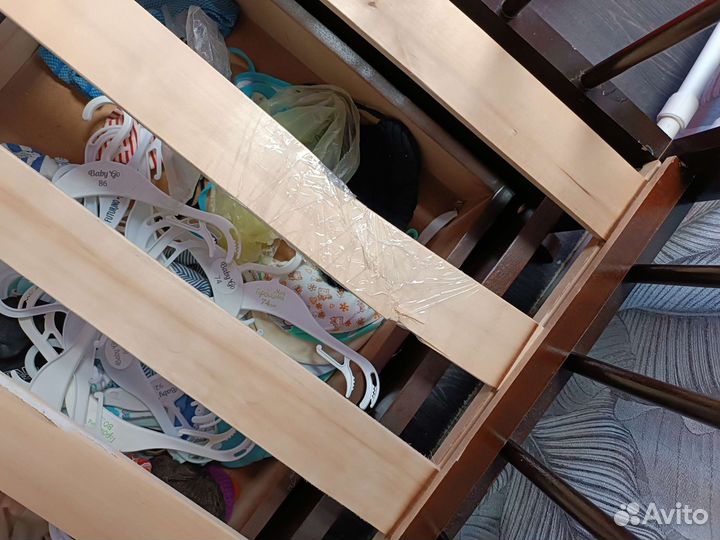 Детская кроватка с маятником