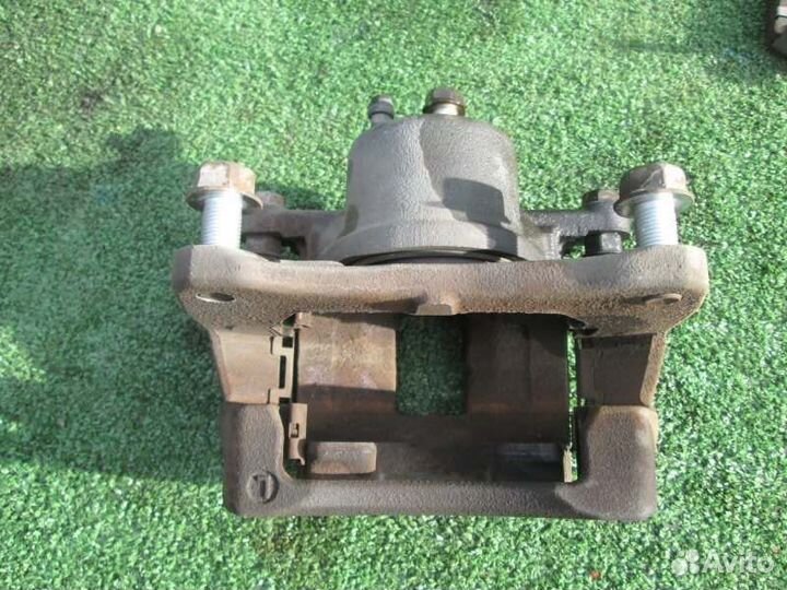 Суппорт передний левый Toyota Corolla Fielder