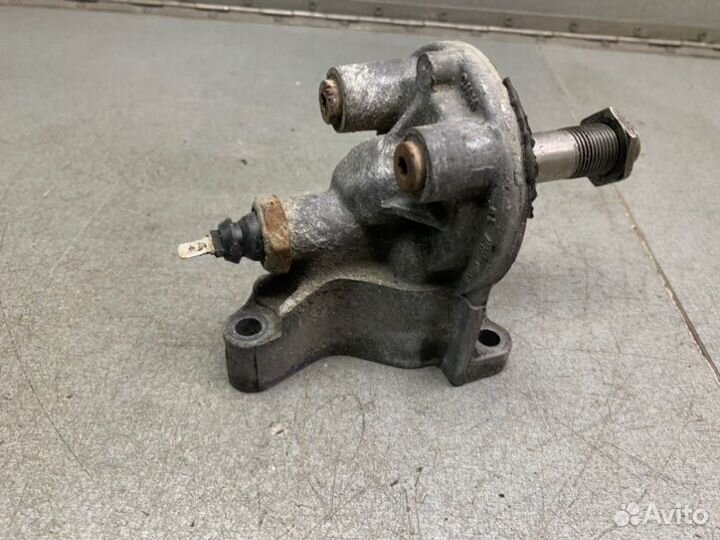 Кронштейн масляного фильтра Volkswagen Sharan 7M