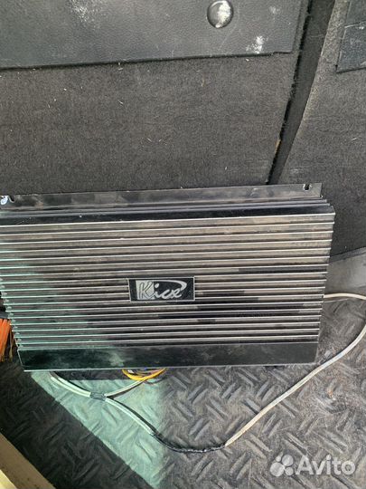 Усилитель с проводами