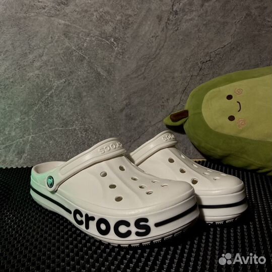 Мужская обувь Crocs белые