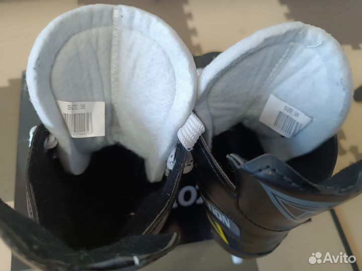 Коньки хоккейные