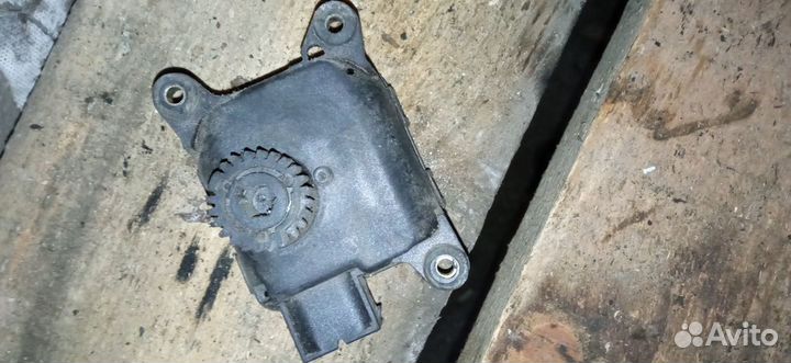 Мотор заслонки отопителя 0132801114