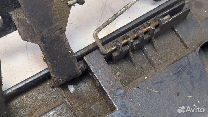 Лючок бензобака Mercedes Viano, 2005