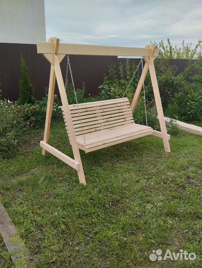 Садовые качели из дерева