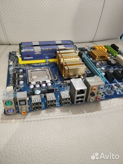 Материнская плата с процессором и памятью