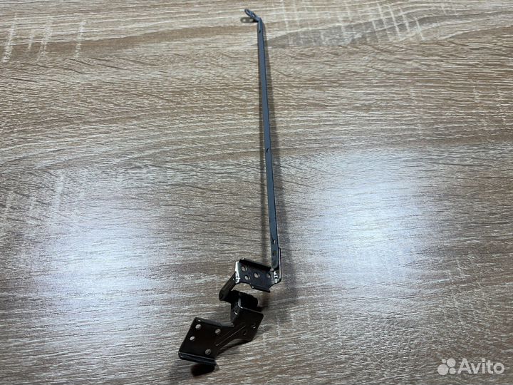 Петля левая Toshiba C660