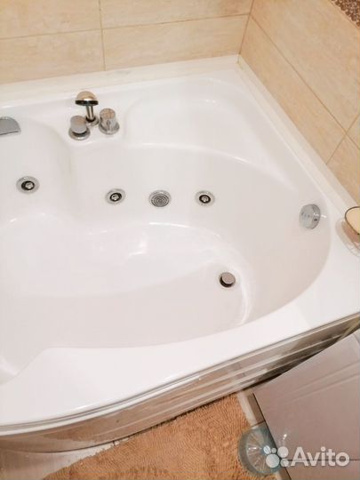 Продам ванну с гидромассажем