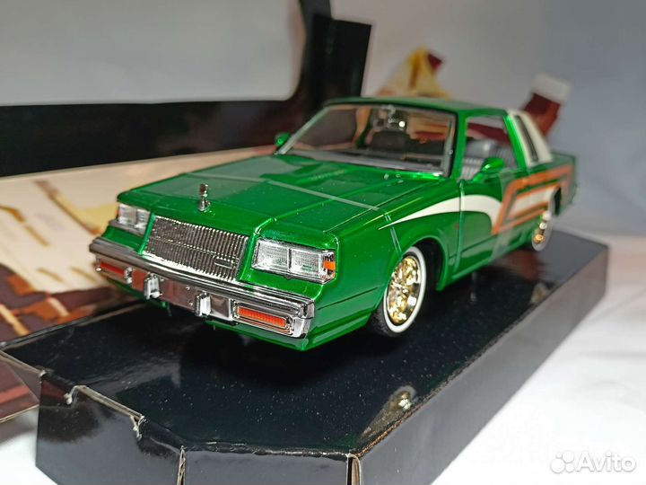 Модель Buick Regal 1987 1:24 Get Low Motormax