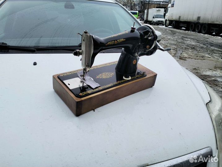 Швейная машинка ручная СССР