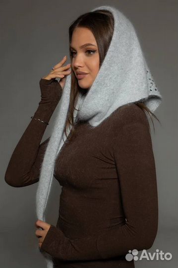 Косынка из ангоры с пайетками