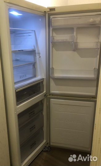 Холодильник Samsung