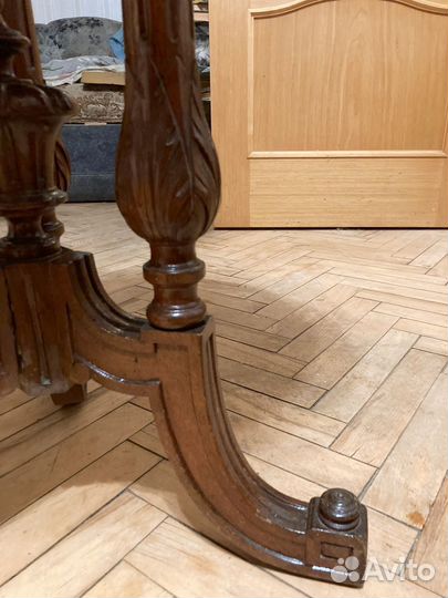 Антикварный кофейный столик