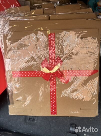 Коробка подарочная с лентой