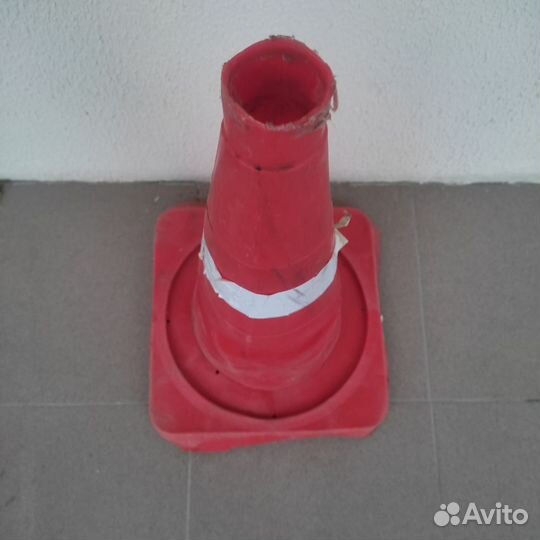 Конус дорожный