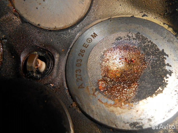 Головка блока цилиндров справа 273.922 4.7