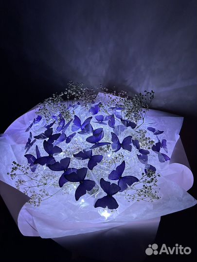 Светящийся букет из бабочек