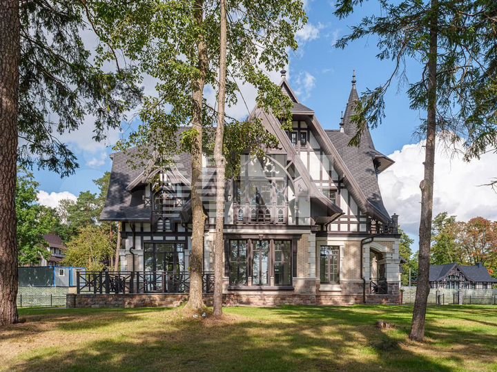 Дом 350 м² на участке 55 сот.