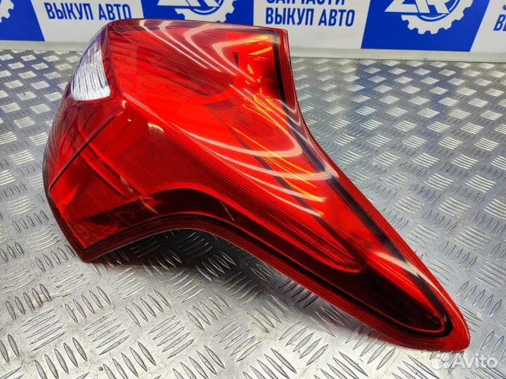 Фонарь задний правый Ford Focus 3 CB8 1.6 iqdb 105