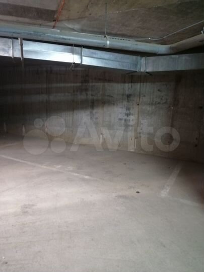 Машиноместо, > 30 м²