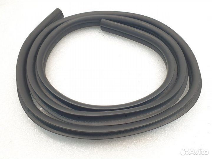 Уплотнительная резинка двери задняя правая Ford