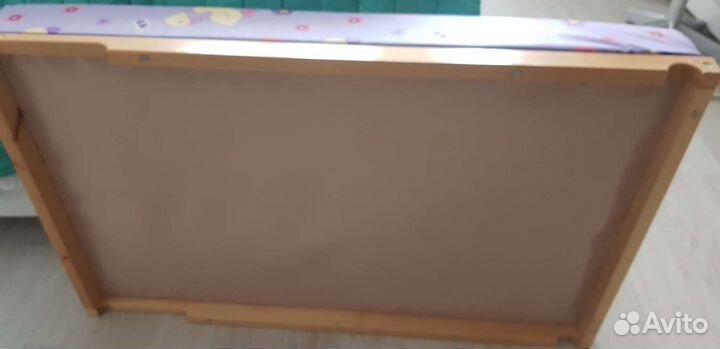 Пеленальная доска на кроватку