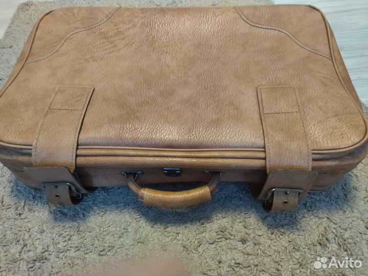 Винтажный чемодан