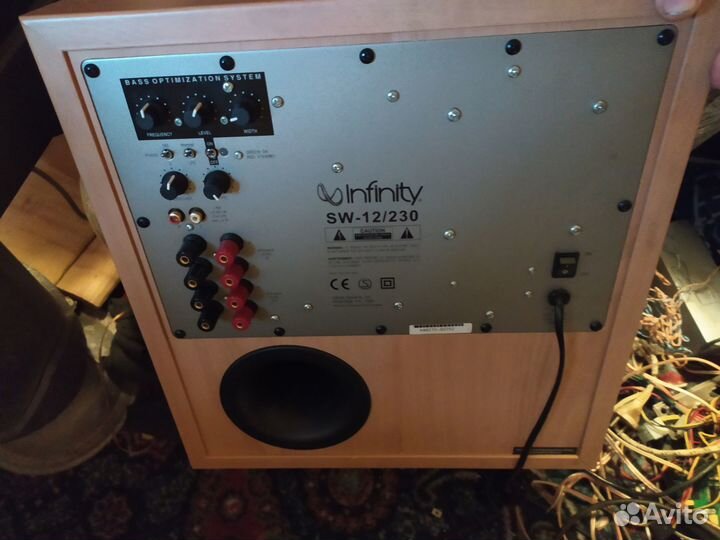 Сабвуфер 12 дюймов 500 ватт Infinity SW 12/230