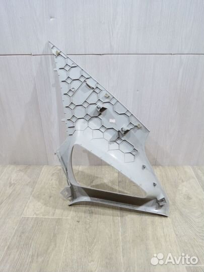 Обшивка задней стойки правая Volkswagen Polo