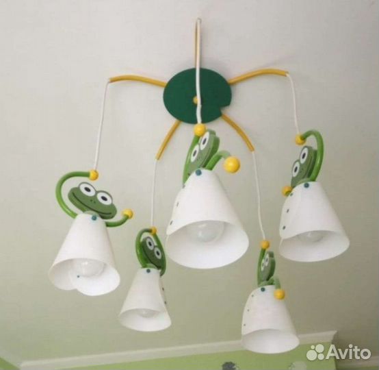 Люстра лягушки детская